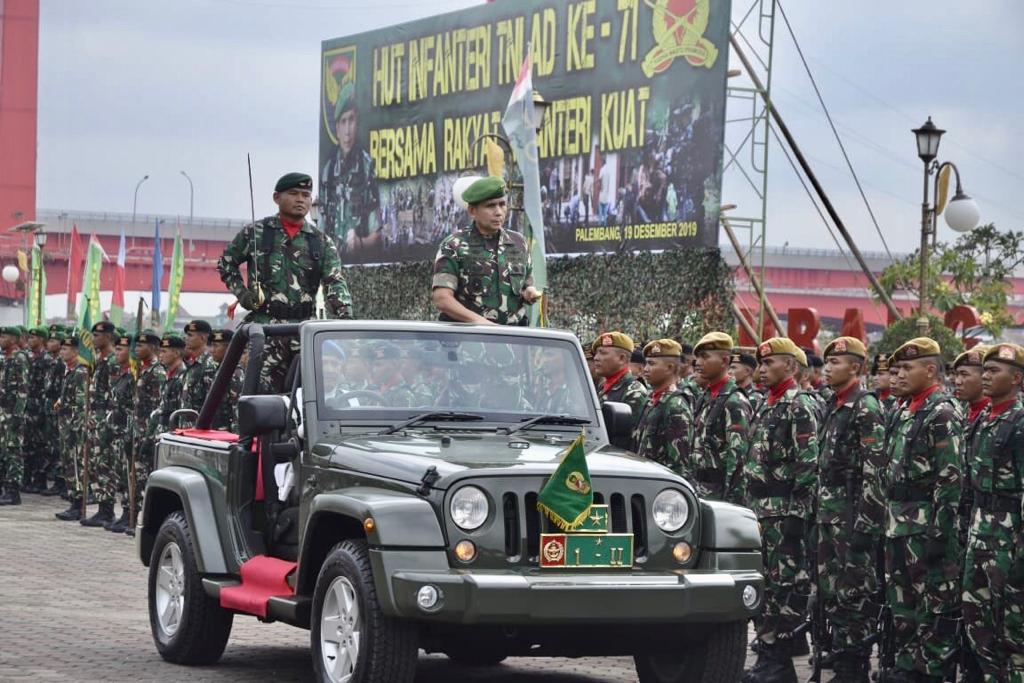 KODAM II/SWJ GELAR UPACARA HUT INFANTERI KE-71 DI BKB PALEMBANG