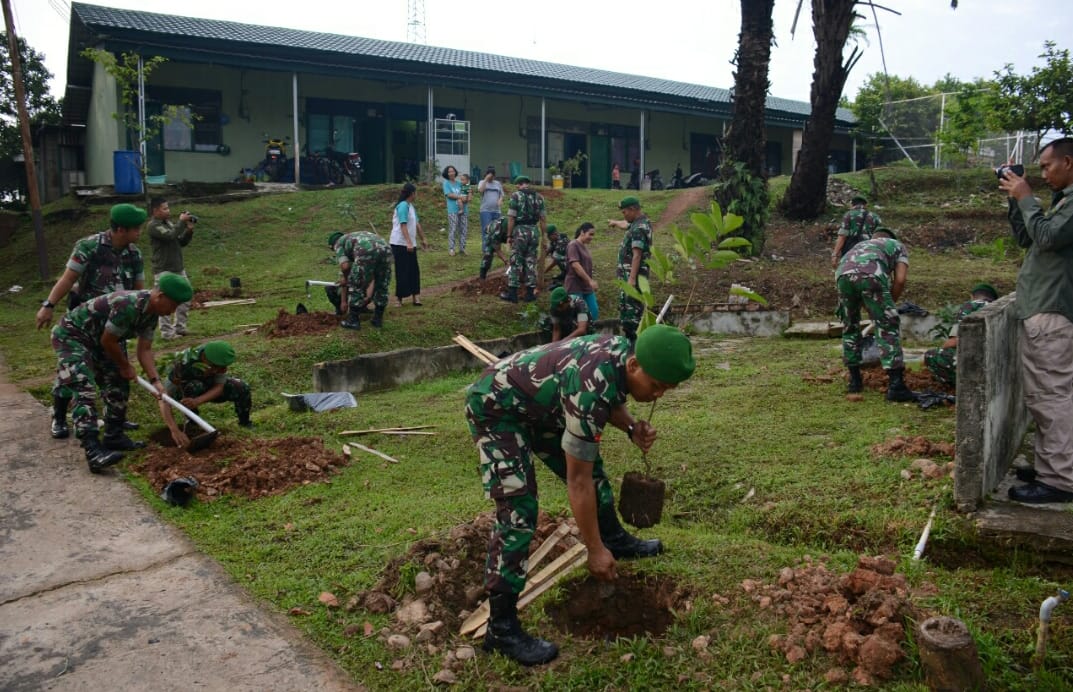 Gerakan Penghijauan, Korem 044/Gapo Tanam 50 Pohon Buah-Buahan