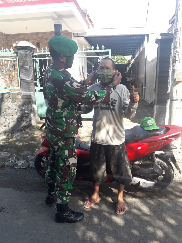 Kepedulian Satgas TMMD Kepada Masyarakat Dalam Mencegah Virus Covid-19