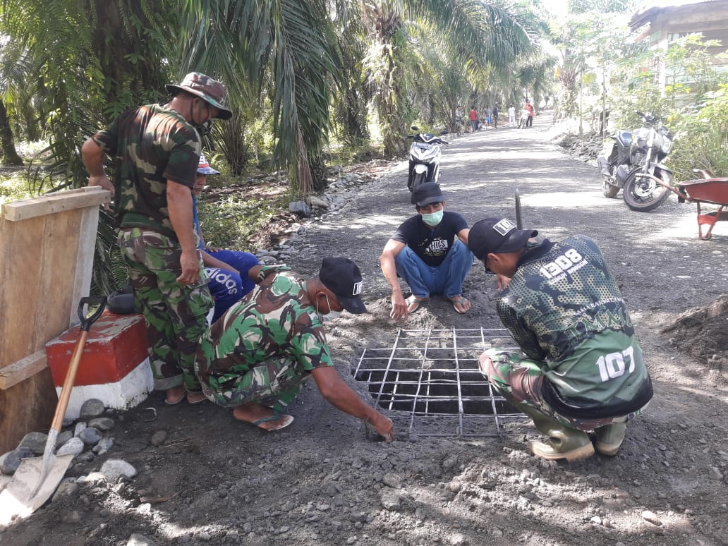 Rawan Kecelakaan, Satgas TMMD Perbaiki Plat Deker Rusak