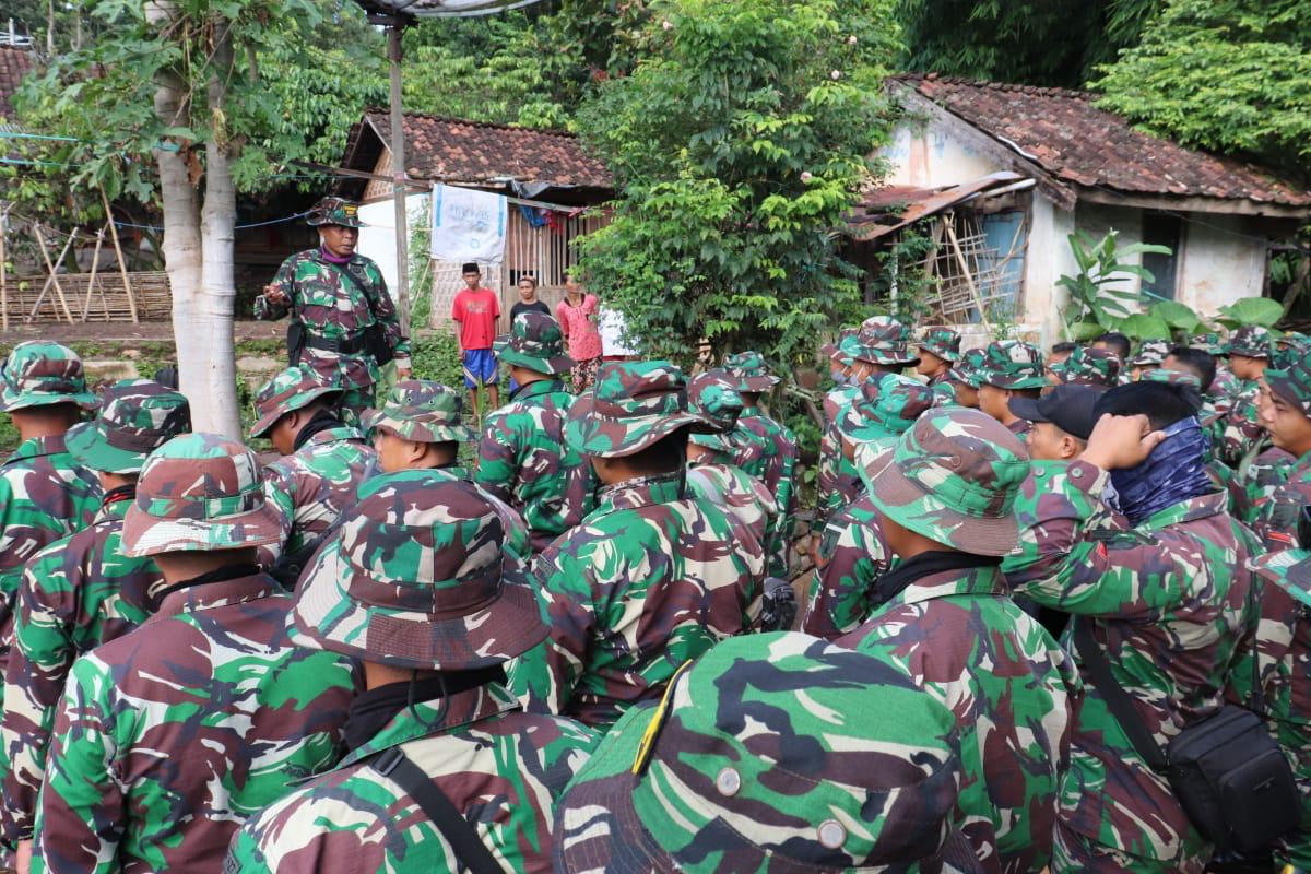 Kesedihan Di Wajah Anak Anak Melepas Prajurit Satgas TMMD