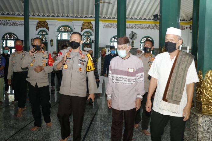 Jelang New Normal, Kapolda Sumsel Cek Kesiapan Protokol Kesehatan di Masjid Agung Palembang