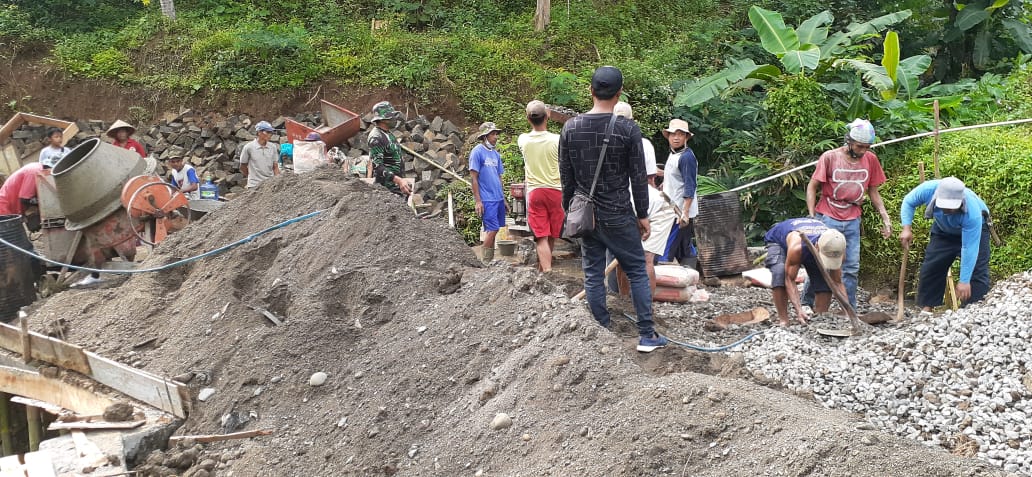 Mereka Yang Terus Bersinergi Kejar Target di Proyek TMMD Petahunan