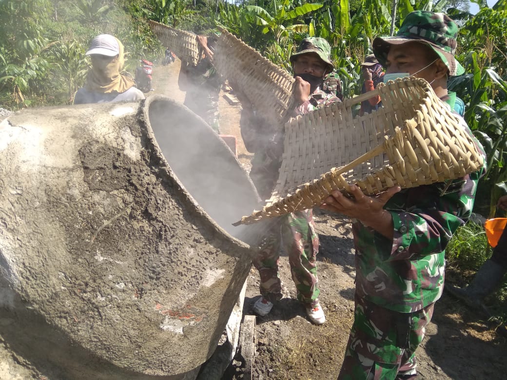 Serda Jumari Sudah Terbiasa di Cuaca Panas, Tetap Semangat dalam Bekerja