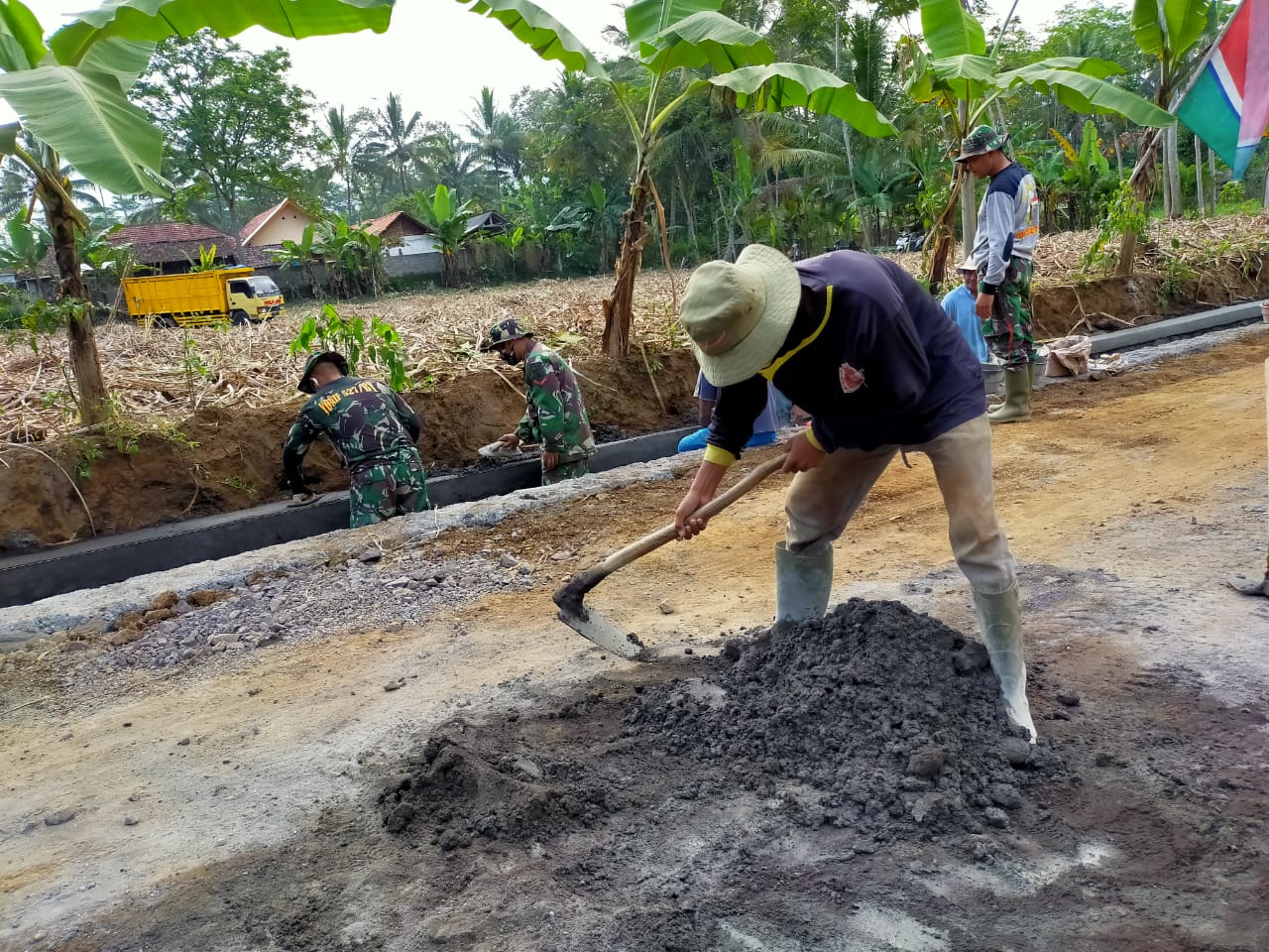 Anti Kendor Antusias Warga Bantu Pelaksanaan Program TMMD
