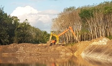 TMMD REG KE-108 TAHUN 2020 DI KABUPATEN SUKAMARA ALAT MEKANIS DIPEKERJAKAN UNTUK PERCEPATAN PEMBUATAN EMBUNG