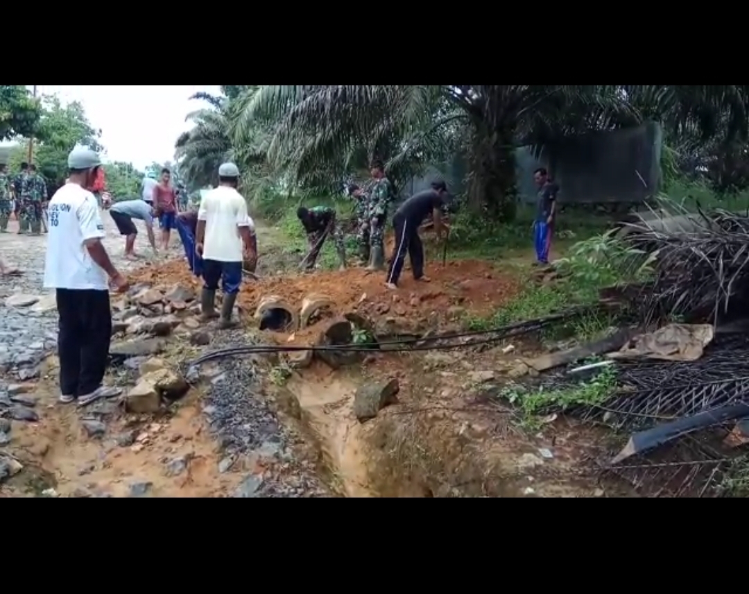 Tim TMMD 108 Kodim 1014 Gotong Royong Ke Masyarakat tidak Boleh Hilang