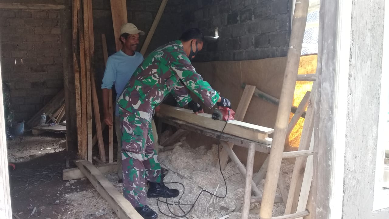 KESAN SANGAR TNI LUNTUR SAAT ANGKAT ALAT PERKAKAS