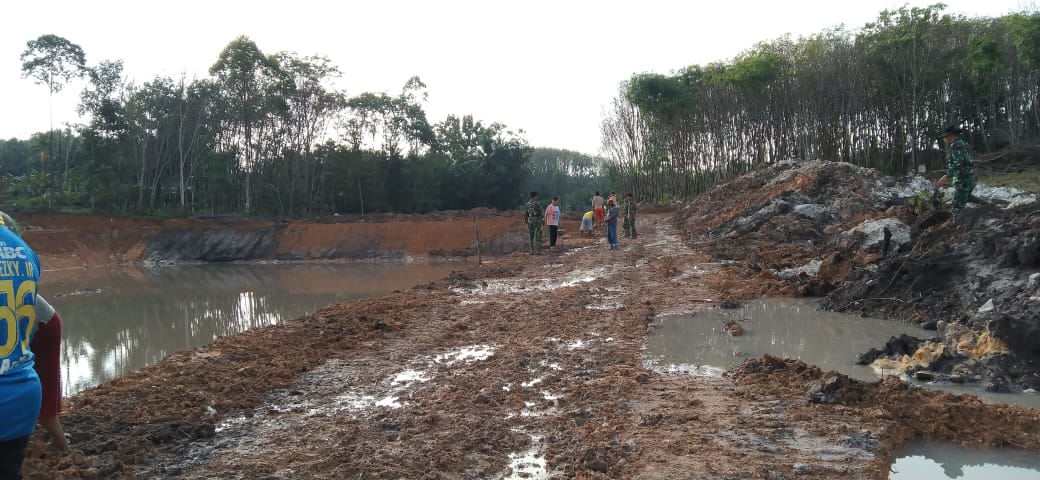 GIAT TMMD.KERJA BAKTI DI RT 07