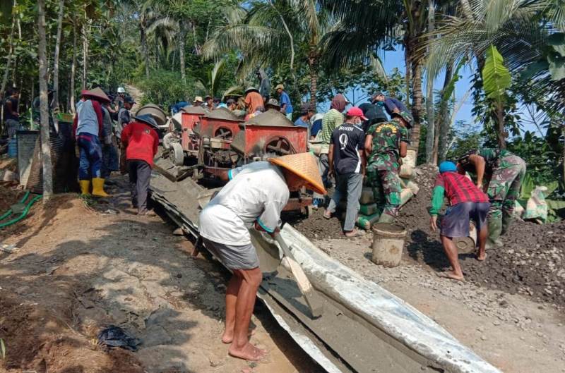Capaian Jalan TMMD Banyumas Tak Terlepas Peran Tetua Desa Petahunan