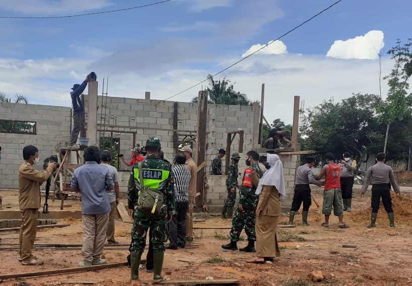BRIGJEN GATHUT SETIYA UTOMO, TINJAU KEGIATAN PEMBANGUNAN POS TERPADU TMMD