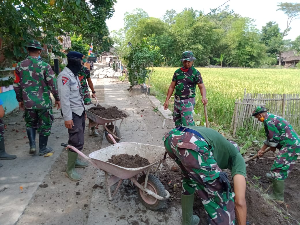 Secara Gotong Royong Satgas TMMD Kodim Bantul Kebut Pengerjaan Sasaran Fisik