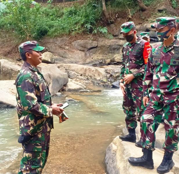 Saat Jenderal Bintang Dua Komando Bertemu Babinsa Komando di Lokasi TMMD Banyumas