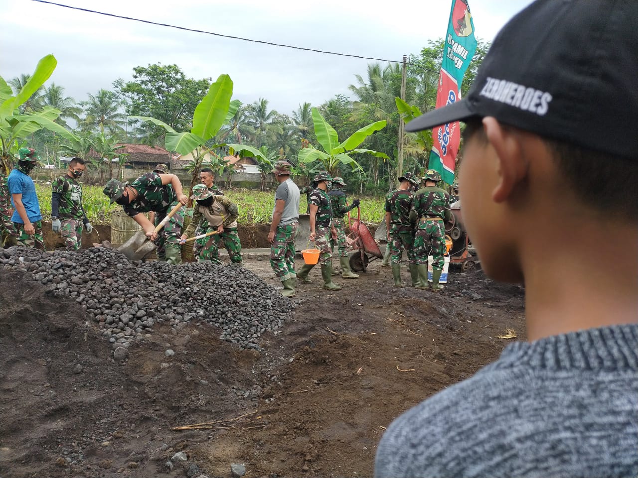 Warga Kagumi Dengat Semangat TNI