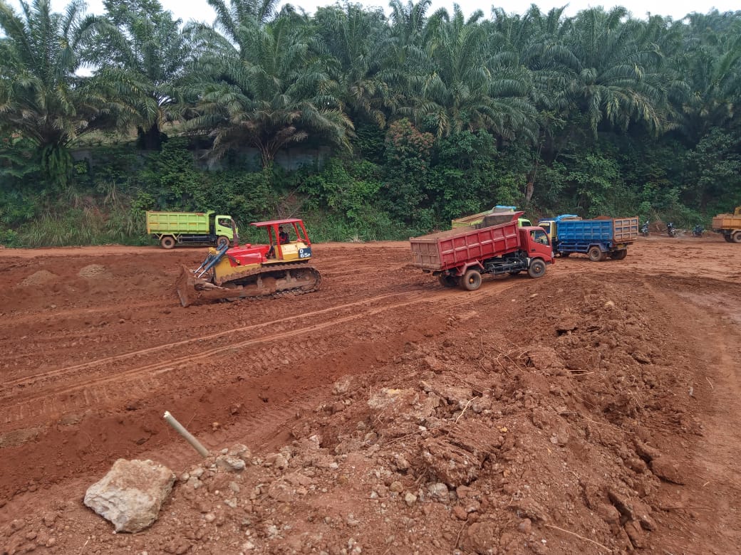 Dump Truk Lalu Lalang di Lokasi TMMD Kodim 0605/Subang, Ini Tujuannya