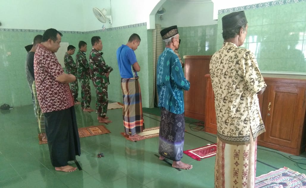 Shalat Jumat Terakhir Satgas TMMD Bantul di Sumberagung