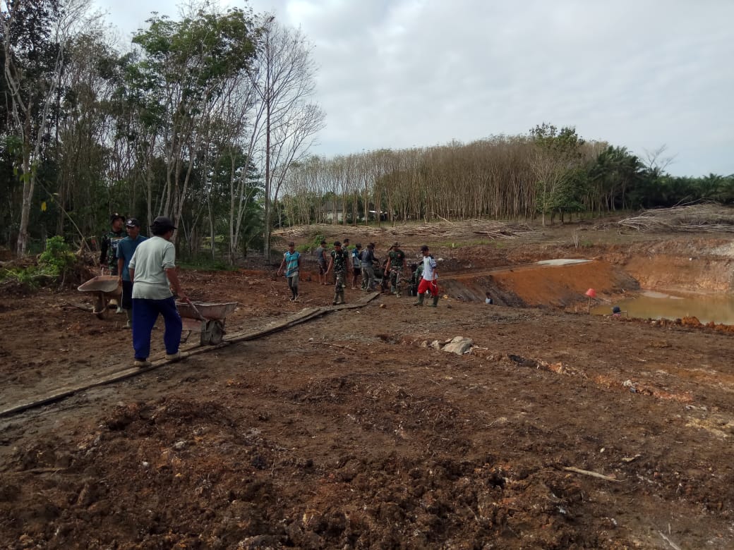 SEMANGAT JADI MODAL PERCEPAT PEMBANGUNAN EMBUNG DI DESA BANGUN JAYA