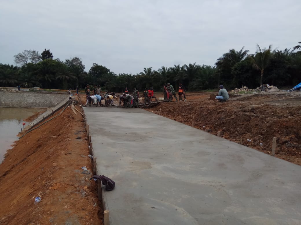 Giat TMMD,Lanjutkan pembangunan Embung di Desa Bangun Jaya