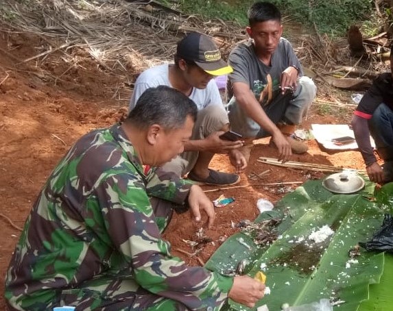 Makan Bareng Di Lokasi Karya TMMD Ke-108 Kodim 0605/Subang