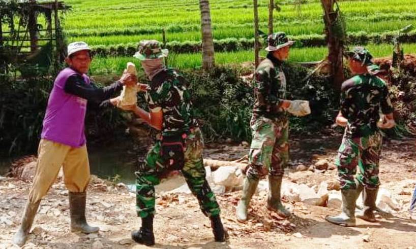 Sistem Estafet Efektif di Medan TMMD Yang Sulit