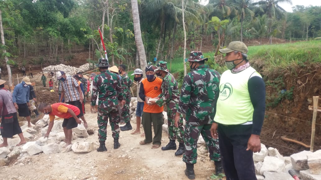 Kades Turun Tangan Kelapangan