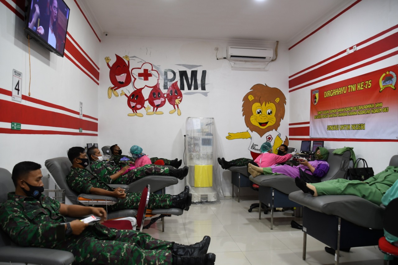 Darah Tentara untuk Rakyat. Pengabdian Anggota Korem 083/Bdj di HUT Ke 75 TNI