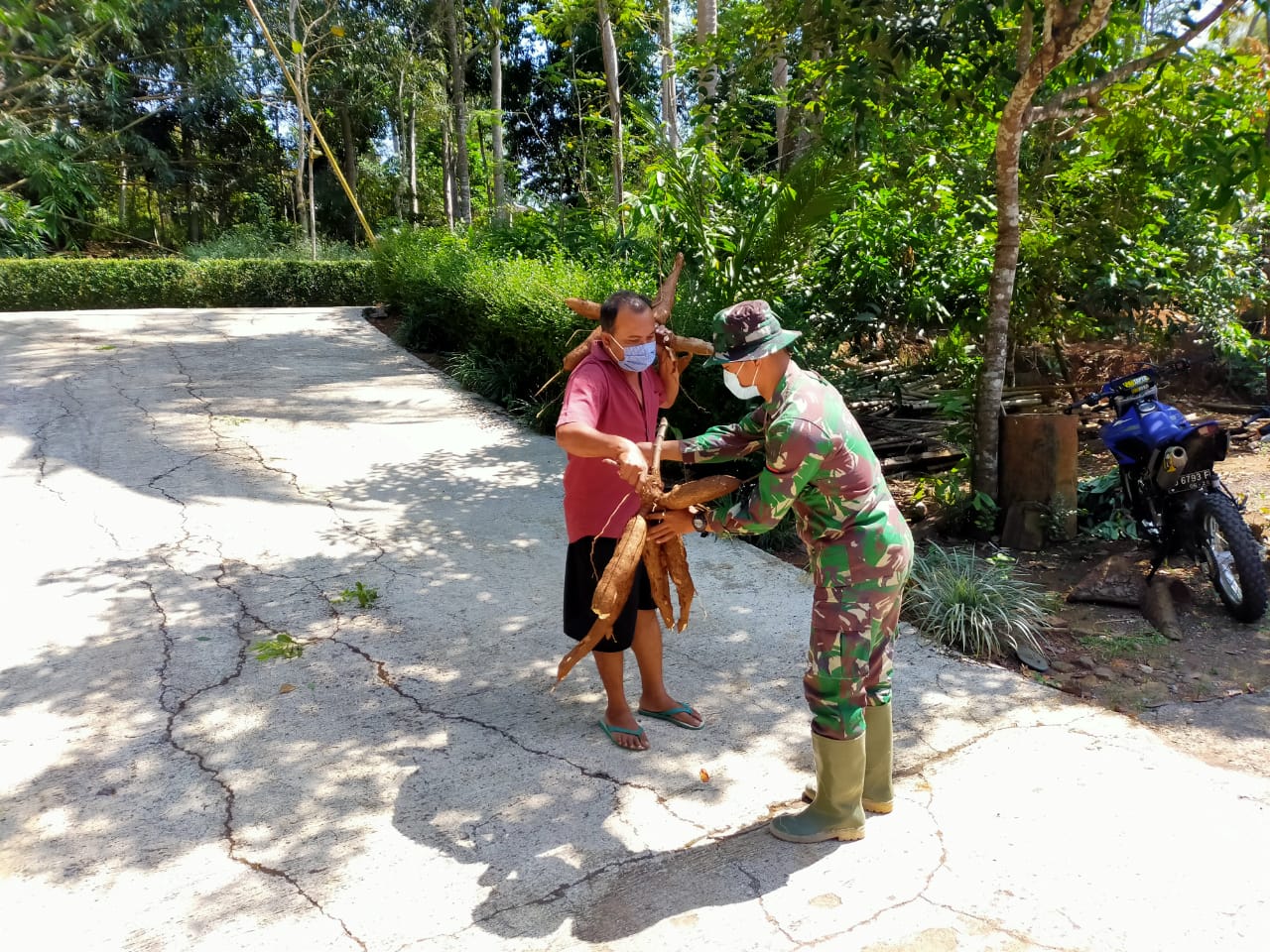 Alhamdullilah, Sedikit Bantuan Buat Satgas TMMD 109 Karanganyar