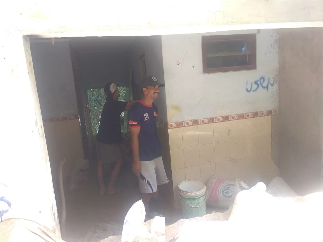 BEDAH MCK MUSHOLLAH NURUL BATIN KODIM 0410/KBL MELAKSANAKAN PENGABDIAN DENGAN MEMBANTU MASYARAKAT BEDAH MCK MUSHOLLA NURUL BATIN PADA TMMD Ke- 109 TA 2020