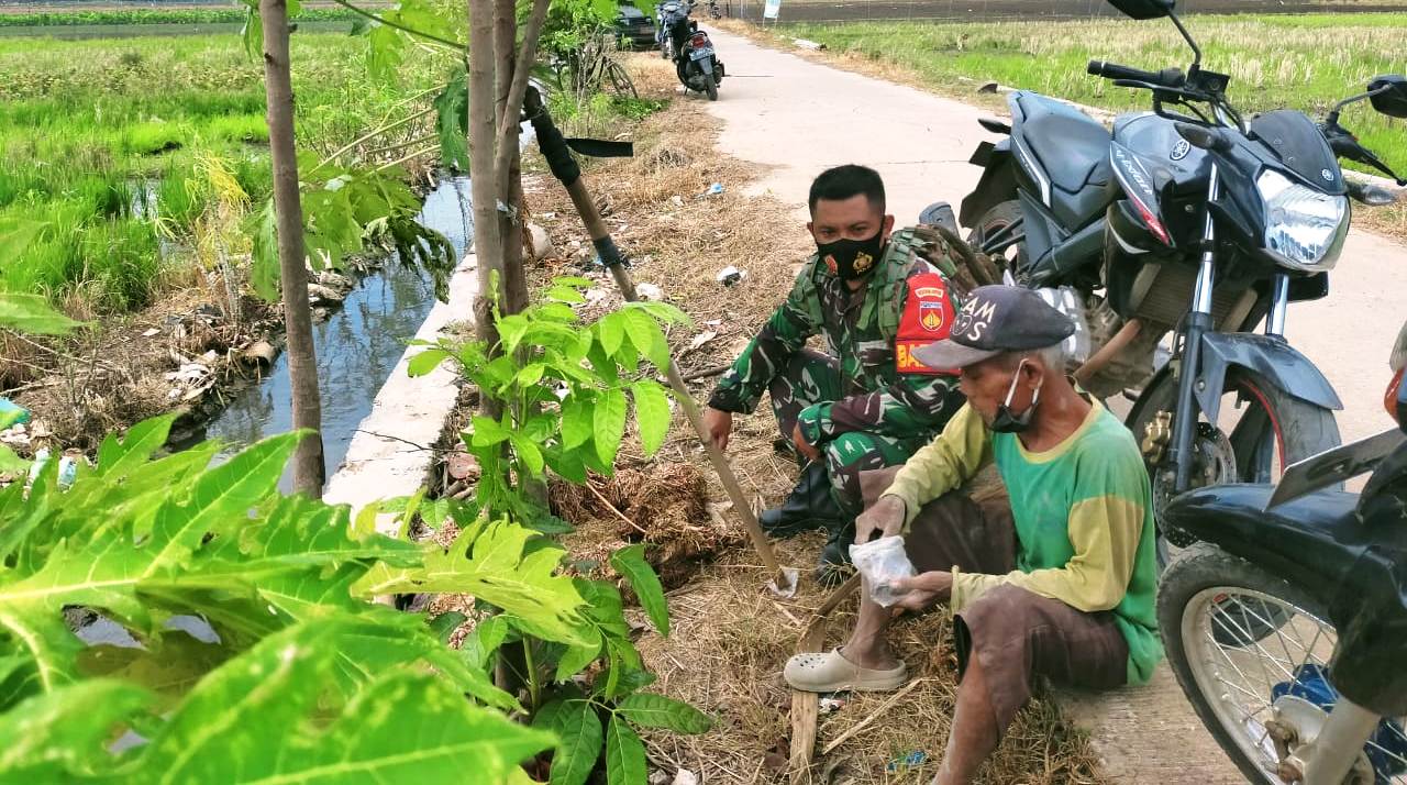 Kesetiaan Mbah Sumo di TMMD Sendang Kulon