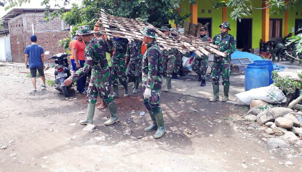 Sibuk Kejar Target, Satgas TMMD Sempat Jalankan Misi Kemanusiaan Korban Bencana Alam