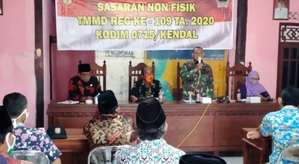Lurah Karang Malang Apresiasi Satgas TMMD Berikan Penyuluhan.