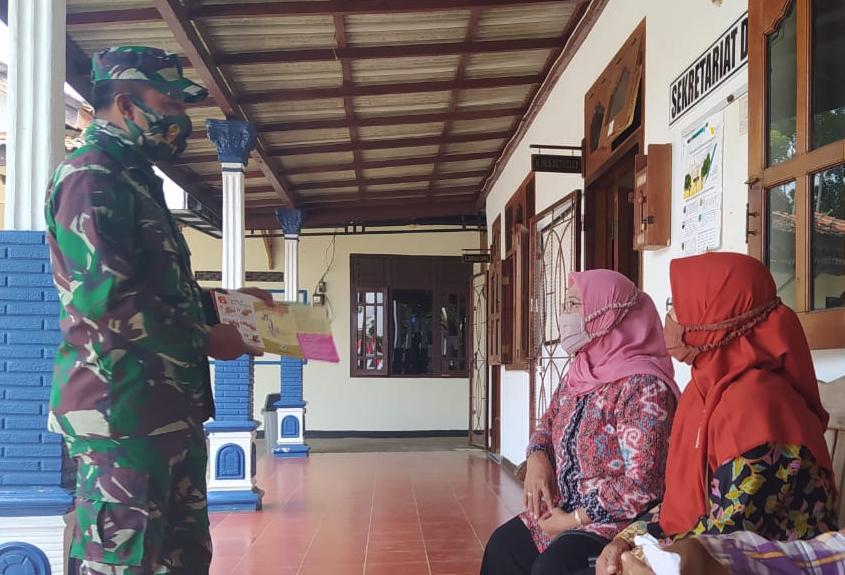 Sertu Indro Tak Pernah Bosan Menghimbau Warga Lakukan Anjuran Pemerintah Tentang Protokol Kesehatan