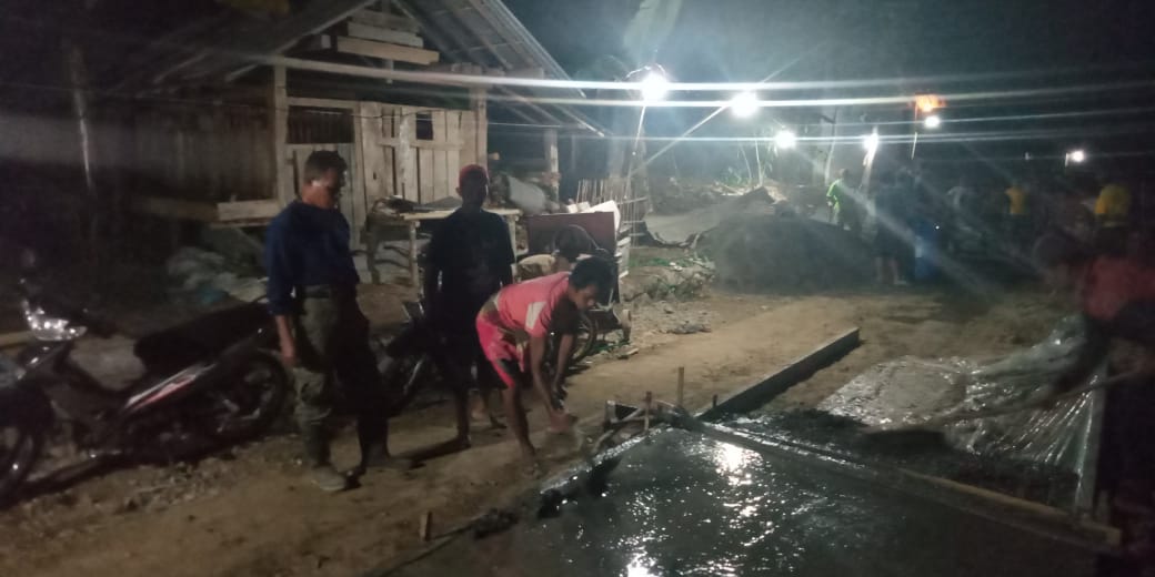 Satgas TMMD Lembur Pengecoran Jalan