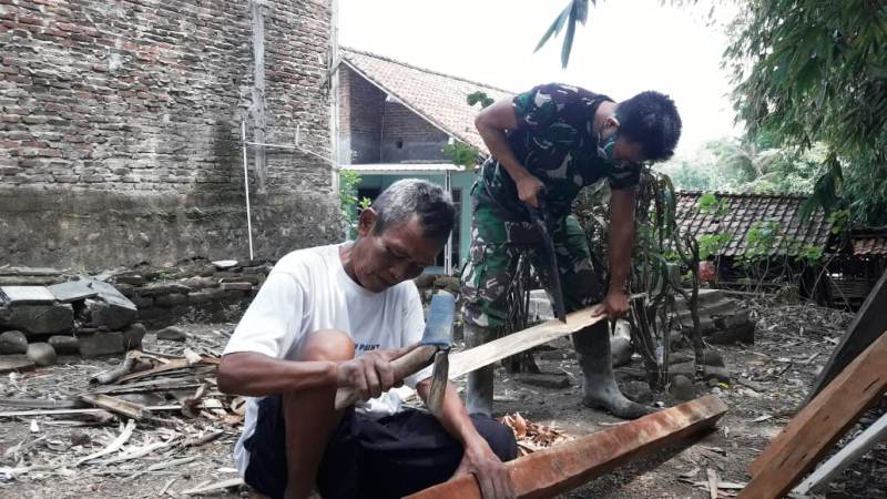 Kolaborasi Tukang Umum Dengan TNI Percepat Rehab RTLH TMMD Reguler Brebes