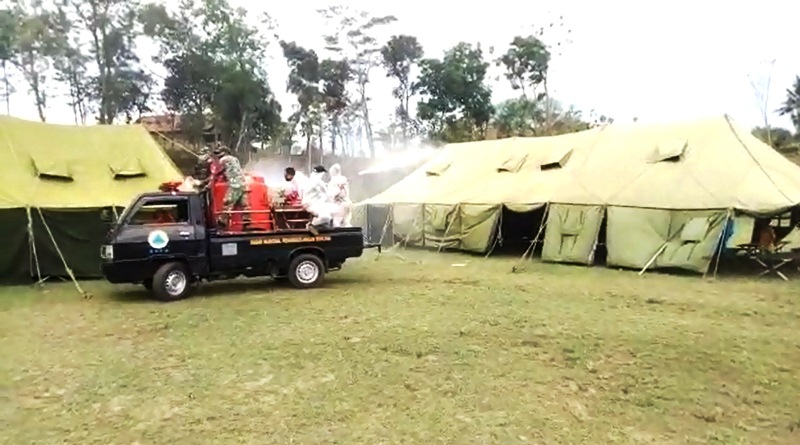 Tenda-tenda Pleton Satgas TMMD Juga Disemprot Disinfektan BPBD Bumiayu Brebes