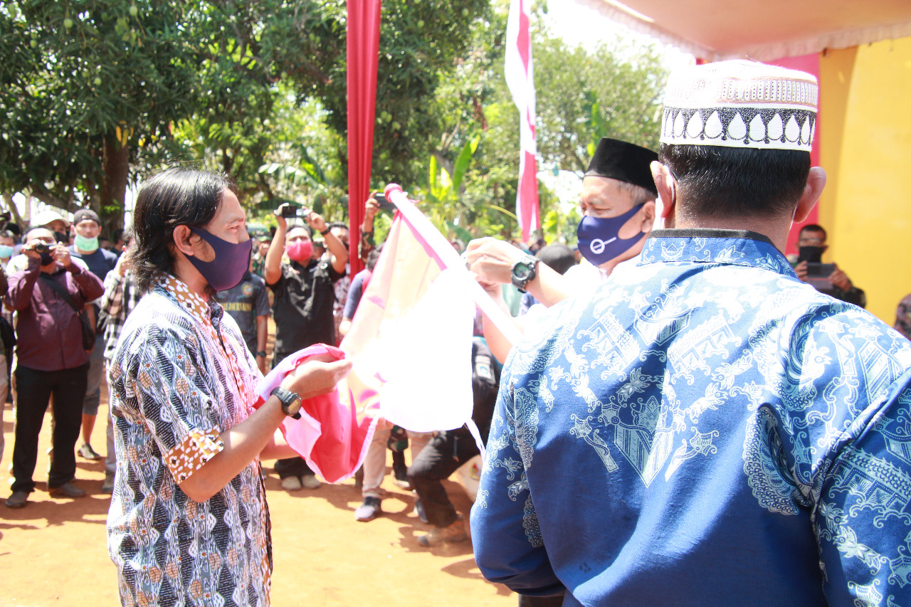 Kibarkan dan Tancapkan Bendera Merah Putih, Ali Fauzi Manzi Terharu Bisa Terlibat di TMMD ke-109