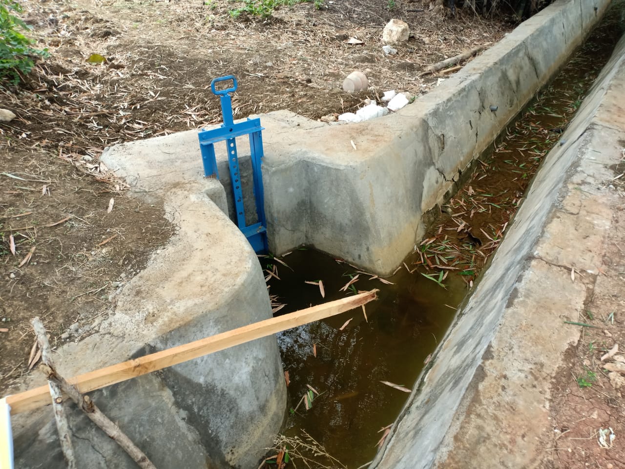 Dam Pengatur Volume mulai Dialiri Air