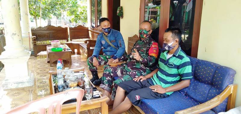 Anggota Tim Jurnalistik TMMD Reguler Brebes Sinkronkan Jadwal Peliputan