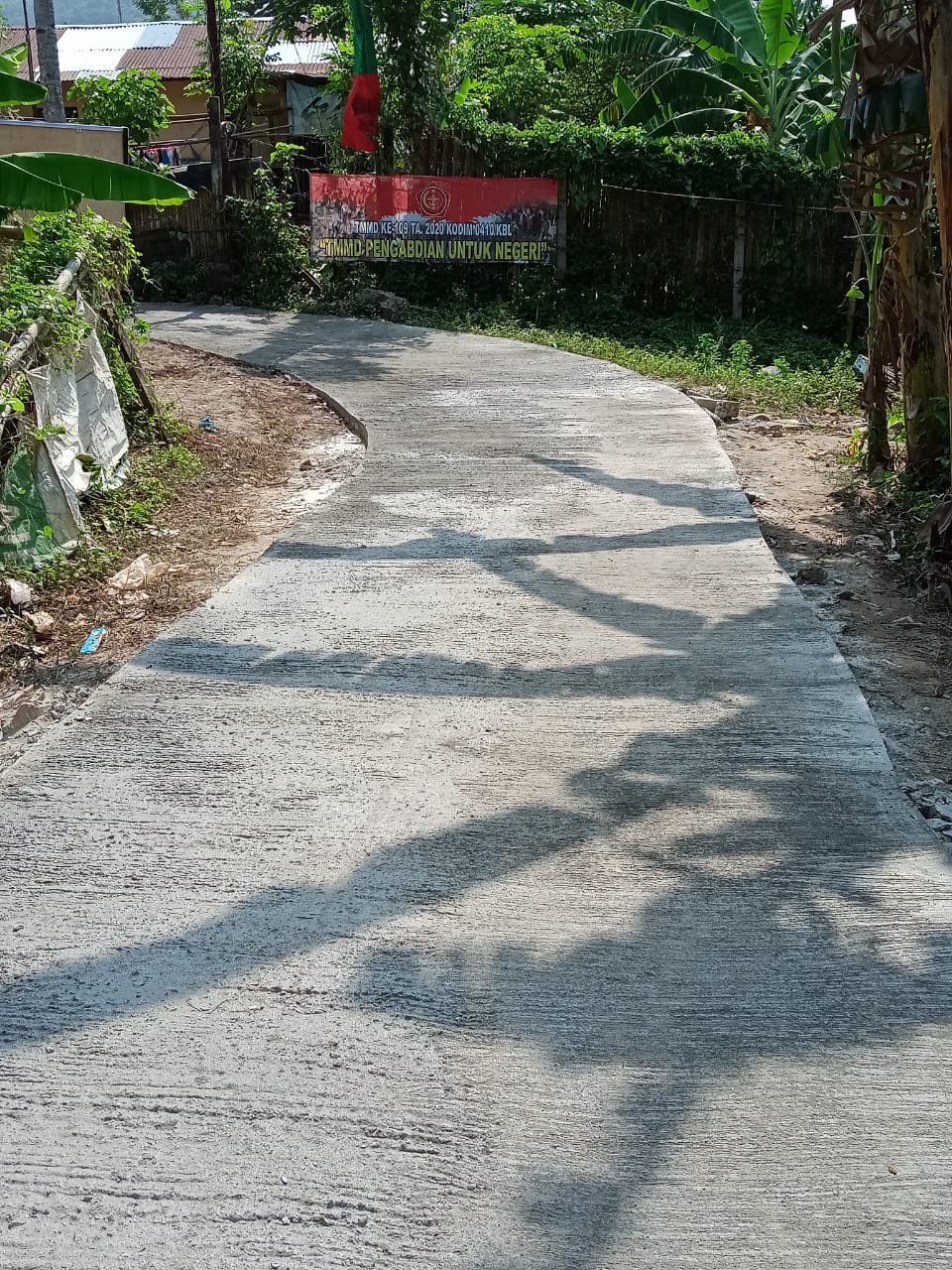WARGA RT.11 Lk. I SENANG JALANNYA SELESAI DI BANGUN OLEH KODIM 0410/KBL