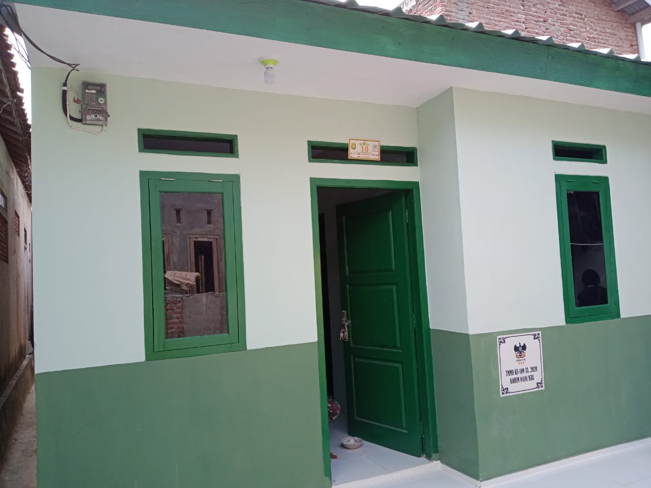 BAPAK SUCIPTO SANGAT BAHAGIA MELIHAT RUMAH BARUNYA