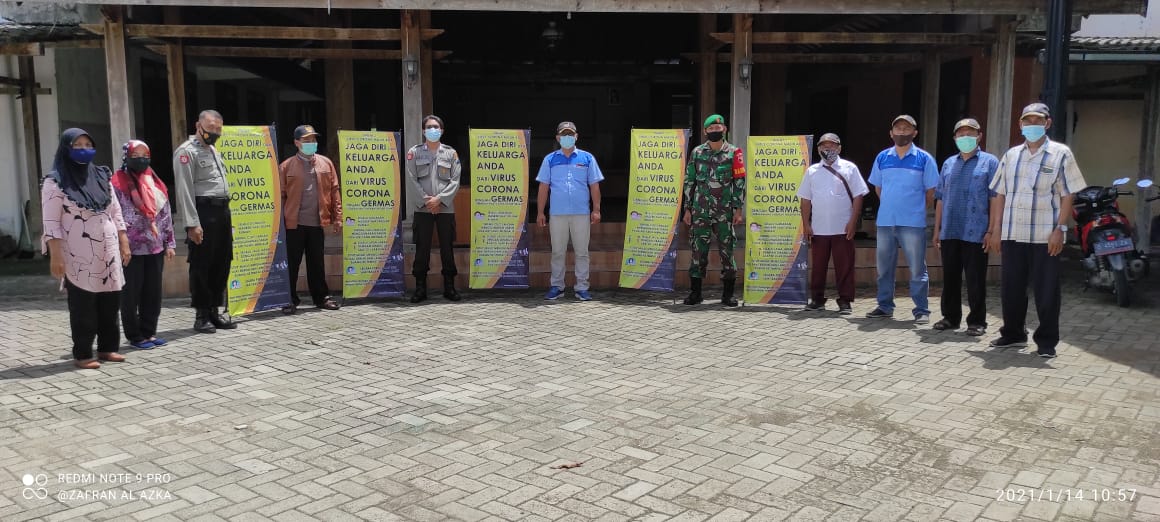 Tiga Pilar Kedungsumber Temayang, Pasang Banner Himbauan Pencegahan Covid-19