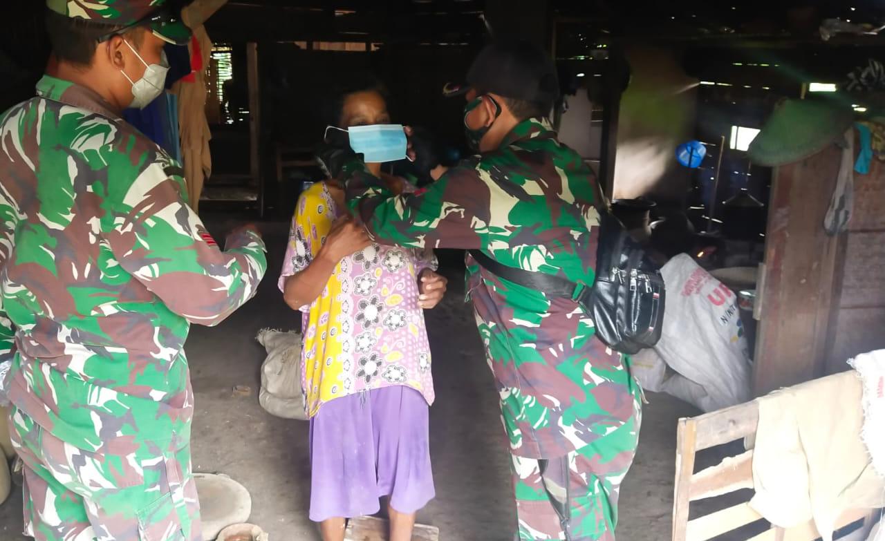 TMMD Ke- 110, Personel TNI Kodim Bojonegoro Ajak Warga Disiplin Prokes
