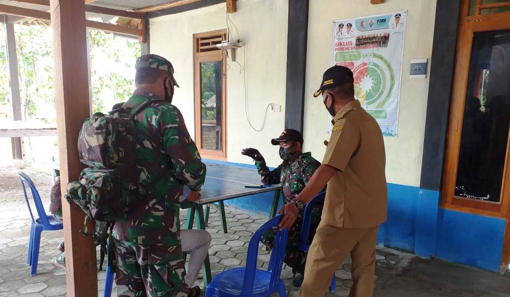 TMMD 110 Desa Jatimulyo, Satgas Kodim 0813 Bojonegoro Komsos Pelayanan Masyarakat