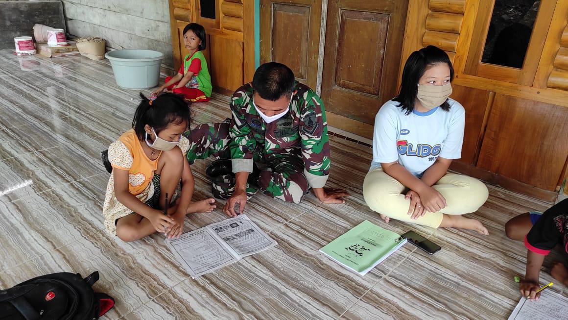 TMMD 110 Bojonegoro, Satgas Bantu Siswa Belajar Daring