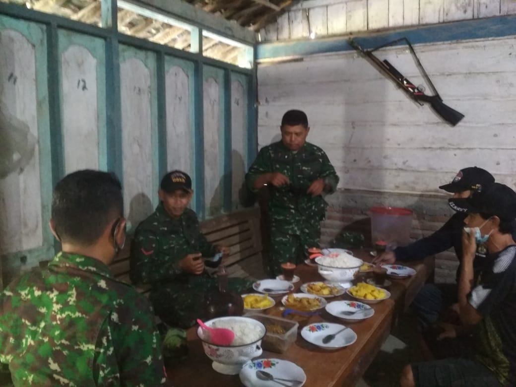Bersama Warga, Ketua RT Juga Bantu Satgas TMMD 110 Bojonegoro