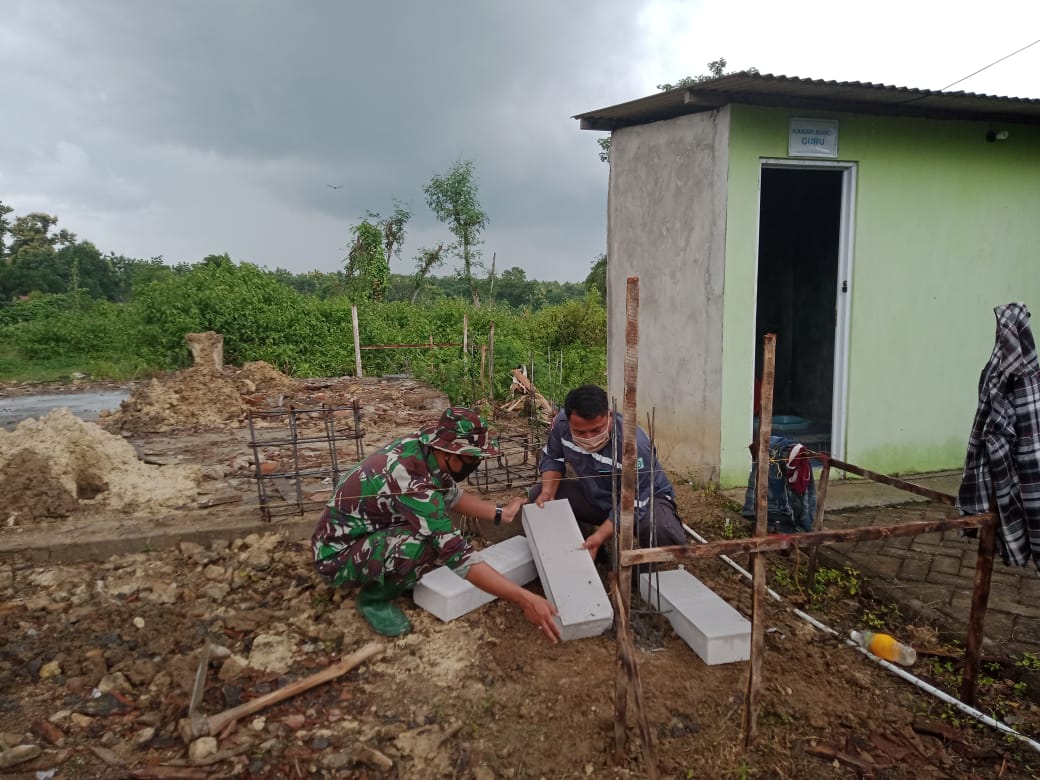 Satgas TMMD 110 Bojonegoro Pasang Batu Pondasi Gedung Sekolah Dasar Di Ngrancang