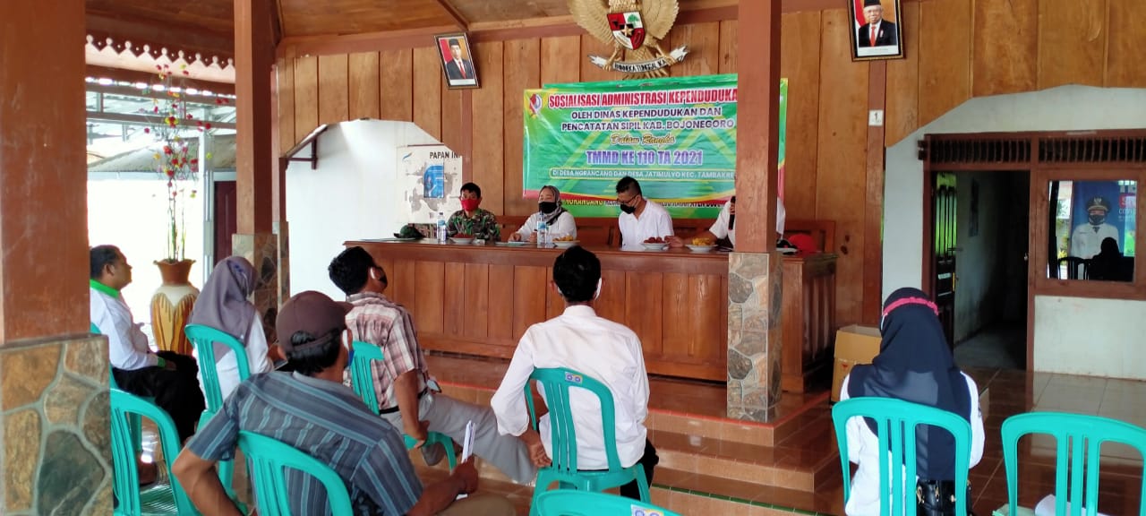 Dukcapil Bojonegoro, Sosialisasikan Administrasi Kependudukan Dilokasi TMMD 110 Tambakrejo