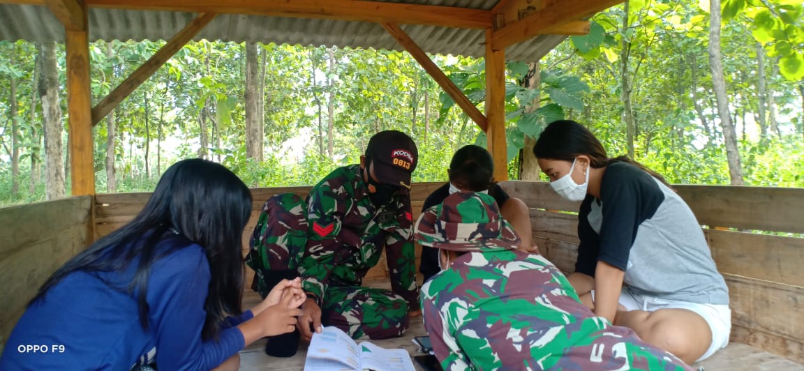 Bantu belajar Daring, Upaya Satgas TMMD Kodim Bojonegoro Tingkatkan Mutu Generasi Muda