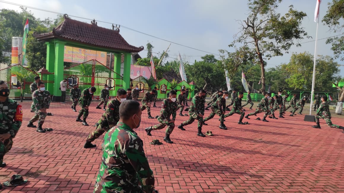 Sebelum Beraktifitas, Satgas TMMD Bojonegoro Lakukan Senam Sehat
