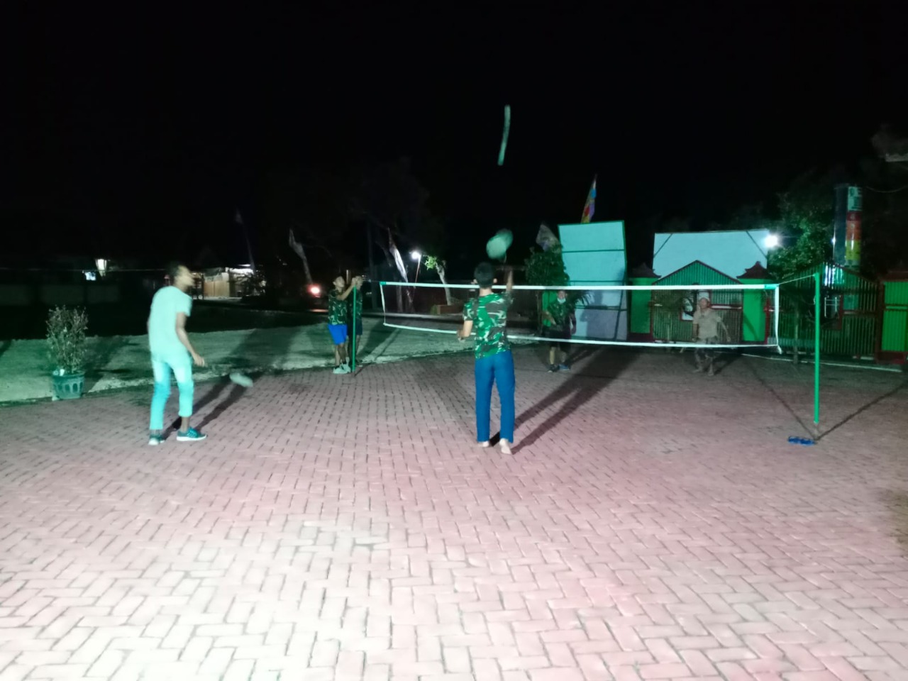 Jaga Stamina Tubuh, Satgas TMMD Bojonegoro Bersama Warga Olahraga Bareng